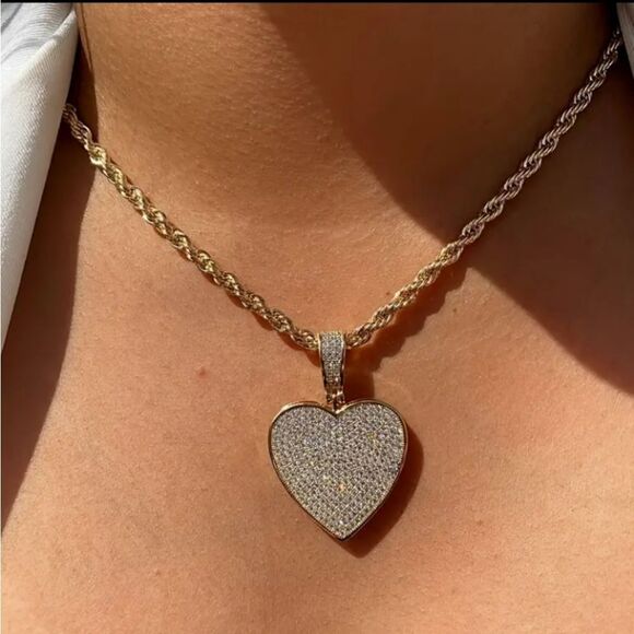 18K Gold Plated Diamond Heart Necklace - Picture 1 of 4